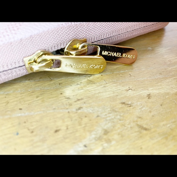 Michael Kors iPad Mini or Tablet Case - Picture 3 of 4